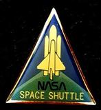 Nasa Space Shuttle driehoek pin, Ophalen of Verzenden, Nieuw, Transport, Speldje of Pin