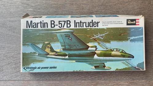 Revell Martin B-57B Intruder 1970, Hobby en Vrije tijd, Modelbouw | Vliegtuigen en Helikopters, Zo goed als nieuw, 1:72 tot 1:144