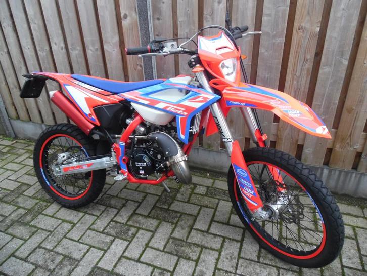 Beta Enduro Racing Factory 03-2025 7.507km IN NIEUWSTAAT!!, Fietsen en Brommers, Brommers | Derbi, Zo goed als nieuw, Maximaal 45 km/u