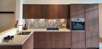 Complete Showroom Hoekkeuken - Nobilia Notendecor beschikbaar voor biedingen