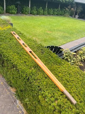 Helmstok beschikbaar voor biedingen