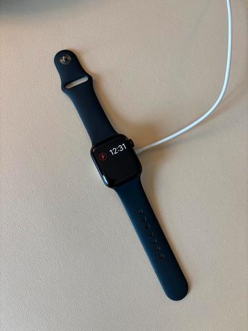 Apple Watch SE 40mm (Zwart, Aluminium, Sportband) beschikbaar voor biedingen