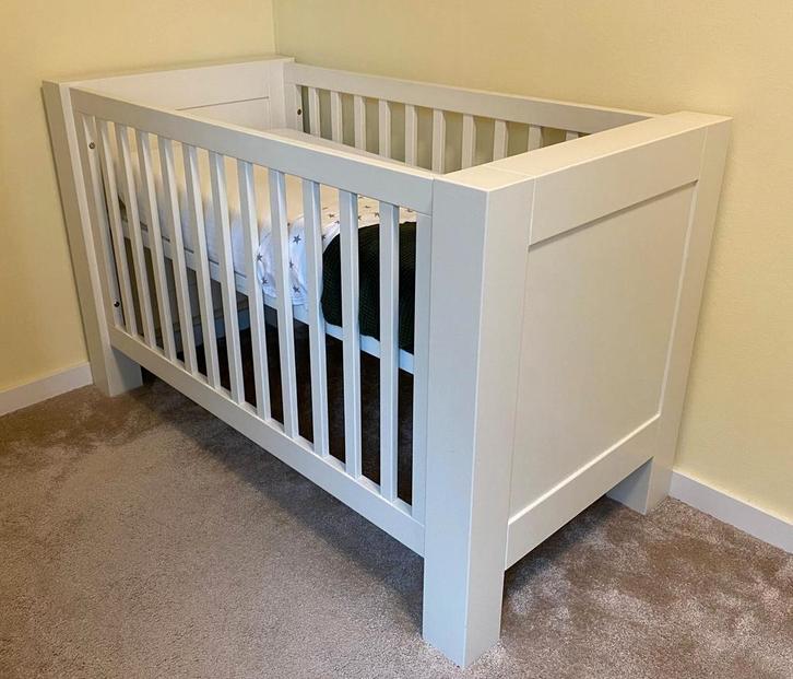 Mooie, degelijke set (Ledikant met commode), Kinderen en Baby's, Kinderkamer | Complete kinderkamers, Zo goed als nieuw, Jongetje of Meisje