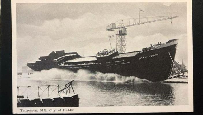 Terneuzen  Scheepsbouw  "City of Dublin" 1954, Verzamelen, Ansichtkaarten | Nederland, Ophalen of Verzenden
