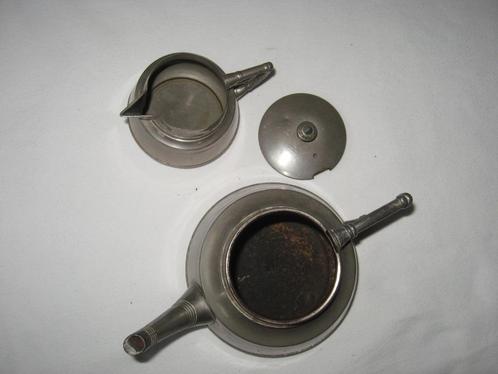 Daalderop TIEL tinnen koffiepotje + bijbeh. KMD melkkannetje, Antiek en Kunst, Antiek | Tin, Ophalen of Verzenden