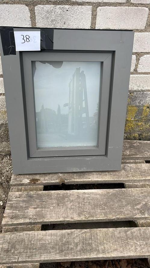 (38) Nieuw draai raam voor bijv. toilet, incl mistglas, Doe-het-zelf en Verbouw, Kozijnen en Schuifpuien, Nieuw, Raamkozijn, Aluminium