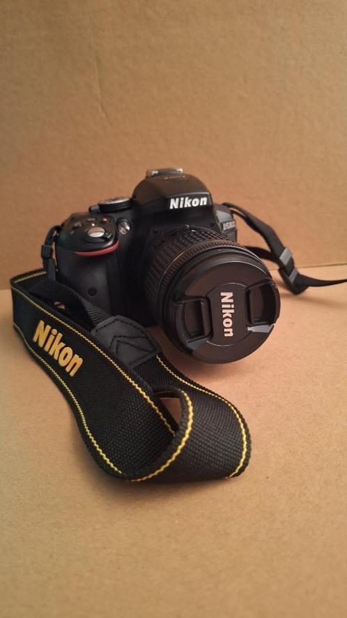 Nikon D5300 met  Nikon AF-S DX Nikkor 18-55mm f/3.5-5.6G VR2, Audio, Tv en Foto, Fotocamera's Digitaal, Zo goed als nieuw, Spiegelreflex