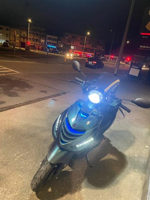 Piggio zip 2 takt 70 cc b klasse Belgische papieren, Fietsen en Brommers, Scooters | Piaggio, Zo goed als nieuw, Zip, Ophalen