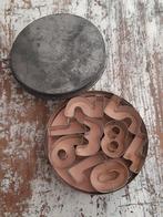 Blikje met bak/uitsteekvormpjes,cijfers  ,stoer brocante, Antiek en Kunst, Ophalen of Verzenden