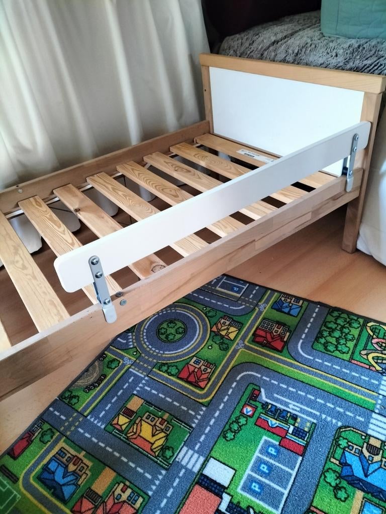Ikea Junior Bed met Matras - Weinig Gebruikt!, Kinderen en Baby's, 70 tot 85 cm, Zo goed als nieuw, 160 tot 180 cm, Ophalen