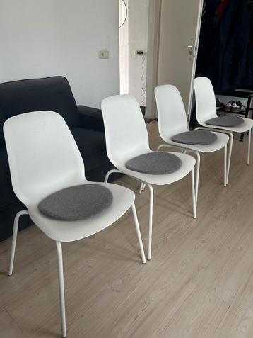 4 stoelen