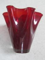 Rode Glazen Vaas, dik glas, bijzonder model, Huis en Inrichting, Ophalen of Verzenden, Minder dan 50 cm, Rood, Glas