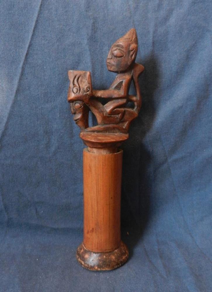 Medicijnkoker met ruiter en kalender Borneo Batak h. 20.9, Antiek en Kunst, Kunst | Niet-Westerse kunst, Ophalen of Verzenden