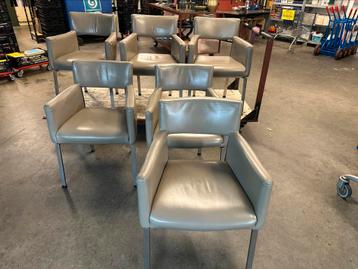 Foucault 6 lederen stoelen beschikbaar voor biedingen