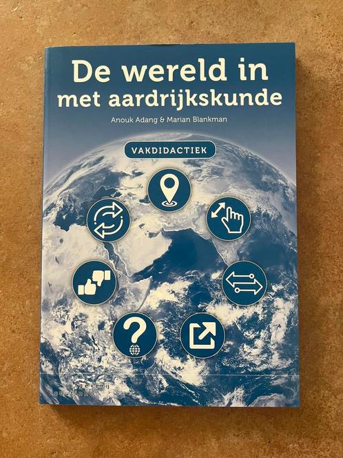 Anouk Adang - De wereld in met aardrijkskunde, Boeken, Wetenschap, Nieuw, Ophalen of Verzenden