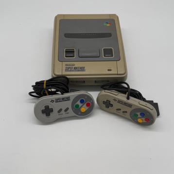 Super Nintendo - Met 2 Controllers - In goede staat beschikbaar voor biedingen