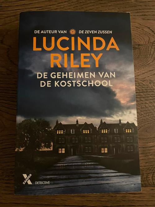 Lucinda Riley - De geheimen van de kostschool, Boeken, Literatuur, Zo goed als nieuw, Nederland, Ophalen of Verzenden
