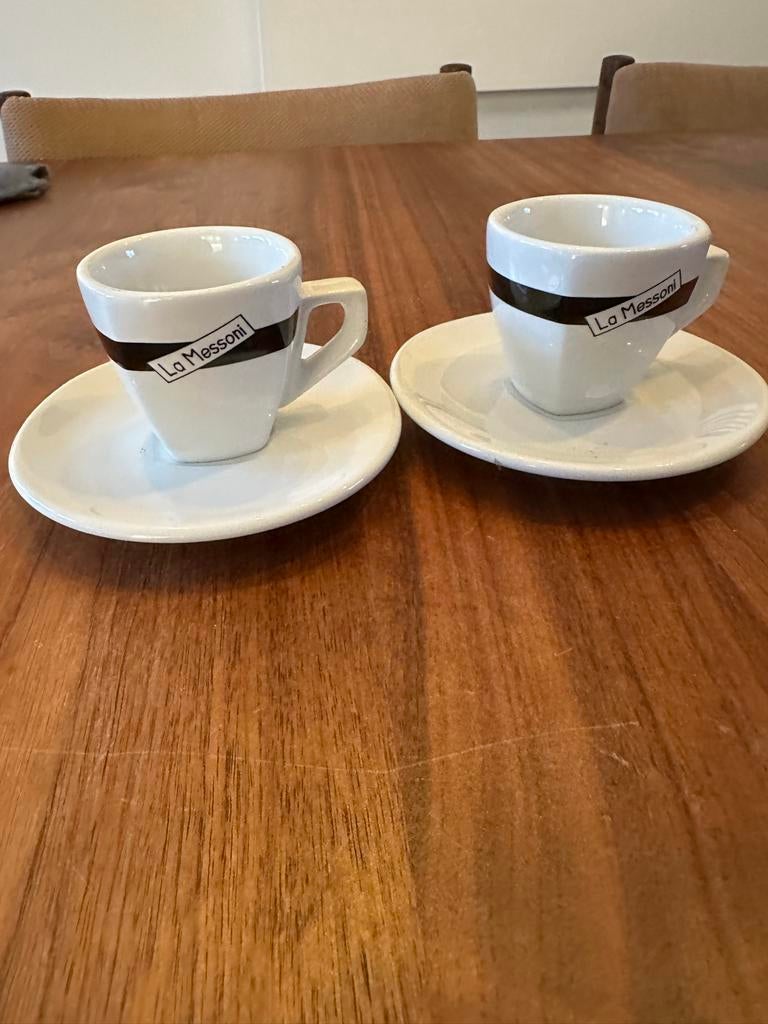 2 Expresso kopjes La Messoni vintage, Gebruikt, Ophalen of Verzenden, Overige stijlen, Kop(pen) en/of Schotel(s)