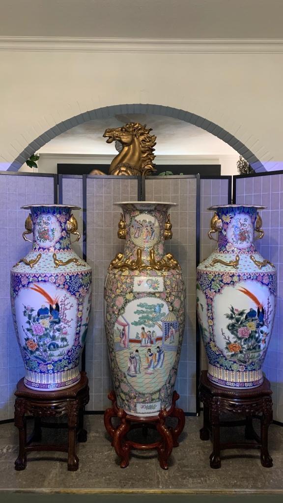 3 MAGNIFICENT BIG FAMILY ROSE VASES WITH WONDERFULL MOTIF, Antiek en Kunst, Antiek | Porselein, Ophalen