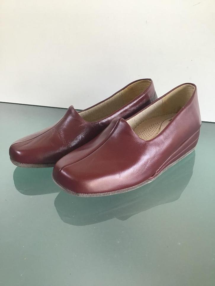 ROTT | Nieuwe bordo rode pantoffels 36, Kleding | Dames, Schoenen, Nieuw, Pantoffels of Sloffen, Rood, Verzenden
