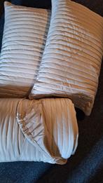 Beige Sprei met sierkussen. Merk Ikea Karit., Huis en Inrichting, Ophalen, Zo goed als nieuw, Beige, Rechthoekig