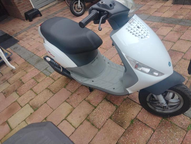Piaggio zip 2000 70cc, Fietsen en Brommers, Scooters | Piaggio, Zo goed als nieuw, Zip, Ophalen