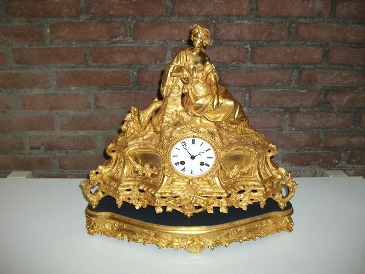 Antieke vuur vergulde pendule uit 1833 ( een toppertje ), Antiek en Kunst, Antiek | Klokken, Ophalen