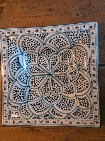 Schaal beschilderd keramiek beschikbaar voor biedingen