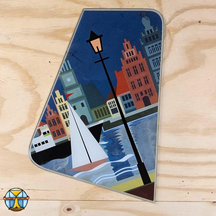 Kunstwerk op glas grachtenpanden, zeilboot (Andre Baldet), Antiek en Kunst, Antiek | Wandborden en Tegels, Ophalen of Verzenden