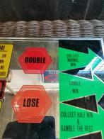 Prachtige oude display gokkast in topstaat 33 x 23 cm., Reclamebord, Gebruikt, Ophalen of Verzenden, X