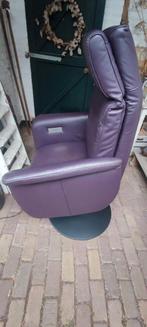 Electrische sta-op-relax fauteuil. Aubergine kleurig leer., Huis en Inrichting, Fauteuils, Ophalen of Verzenden, Zo goed als nieuw