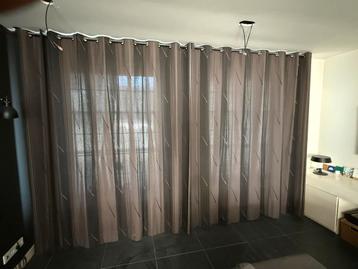 Gordijnen 12m breed, 2.60m hoog + rails (7 stuks) beschikbaar voor biedingen