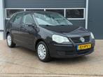 Volkswagen POLO 1.4-16V 5-DEURS * APK 05-2025* AIRCO NAVIGAT, Auto's, Voorwielaandrijving, Gebruikt, 4 cilinders, Zwart