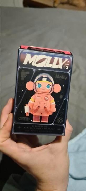 Space molly blind box beschikbaar voor biedingen