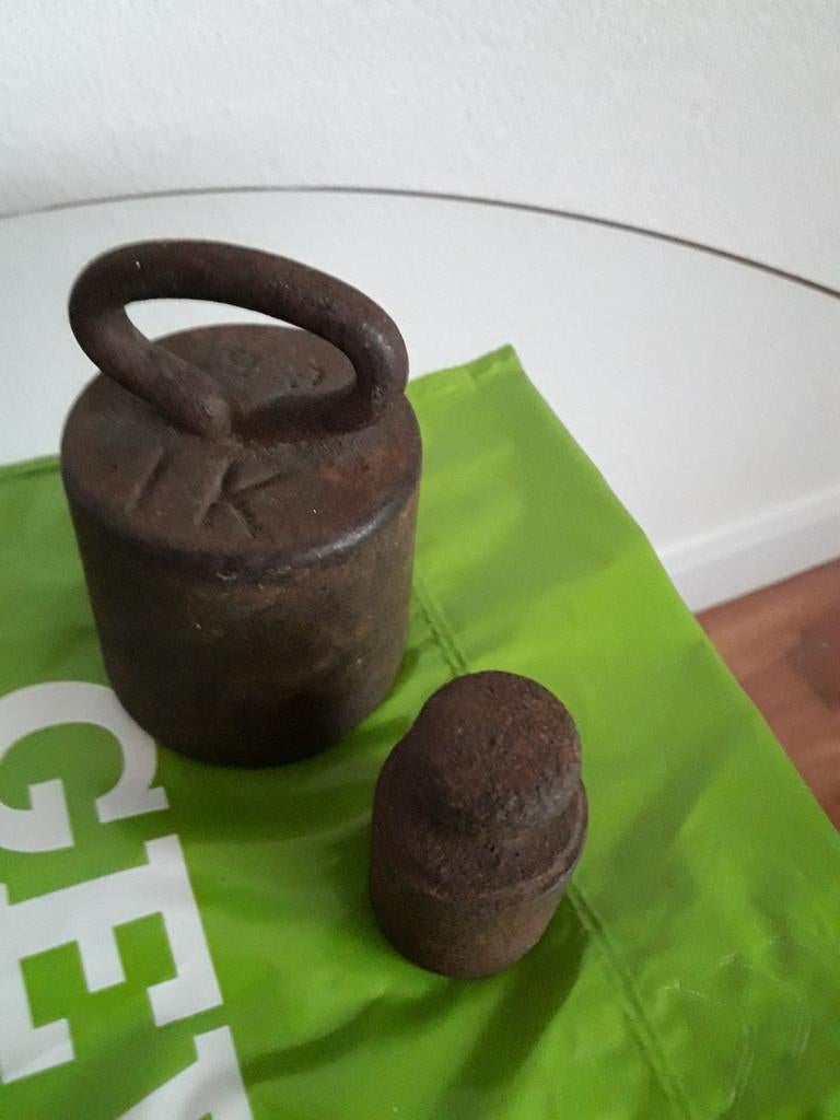 Twee oude gewichten, Antiek en Kunst, Curiosa en Brocante, Ophalen