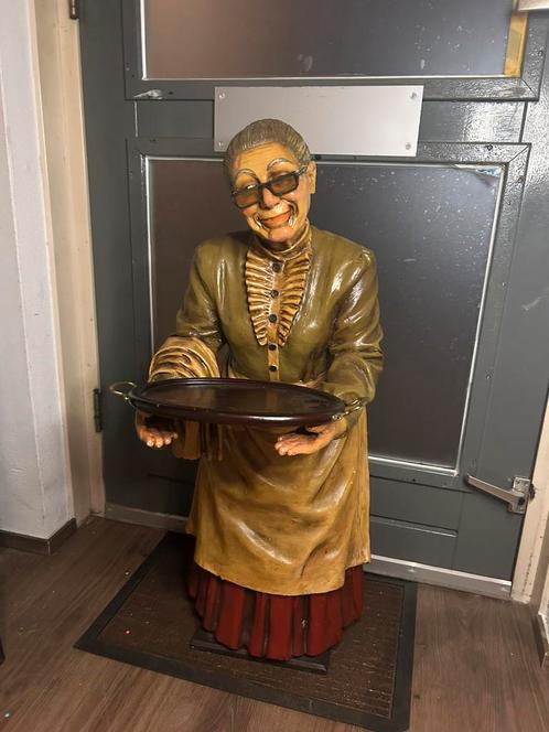 Grote beeld antiek oude vrouw serveerster winkel, Verzamelen, Beelden en Beeldjes, Zo goed als nieuw, Mens, Ophalen