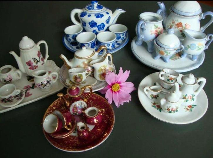 Serviesjes ( mini ) 35 stuks, Antiek en Kunst, Curiosa en Brocante, Ophalen of Verzenden