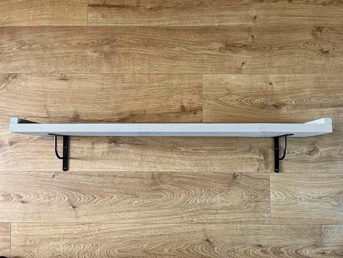 White-Wash Wandplank van Steigerhout met Stalen Plankdragers, Huis en Inrichting, Woonaccessoires | Wandplanken en Boekenplanken