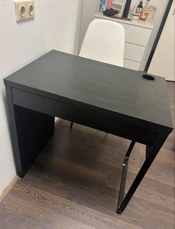 Ikea bureau beschikbaar voor biedingen