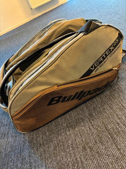 Padeltas Bullpadel Vertex - Zeer ruim!, Sport en Fitness, Padel, Zo goed als nieuw, Padeltas, Ophalen of Verzenden