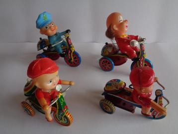 Oude blikken Tricycles met Figuur, 4 x, Japan, Korea, China beschikbaar voor biedingen