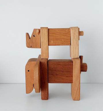 Vintage houten olifant en neushoorn  beschikbaar voor biedingen