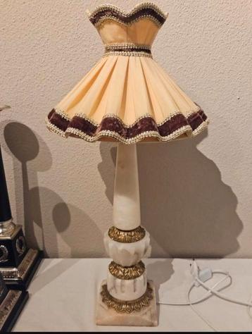 Vintage Tafellamp - Albast & Messing Voet - Geplooide Kap beschikbaar voor biedingen