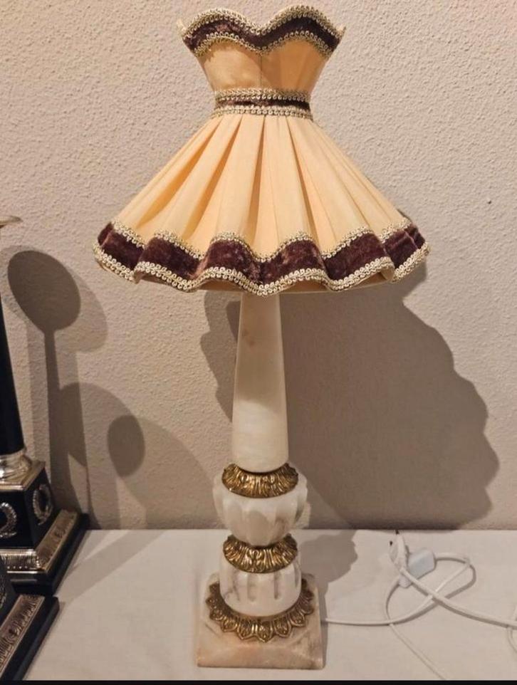 Vintage Tafellamp - Albast & Messing Voet - Geplooide Kap, Antiek en Kunst, Antiek | Lampen, Ophalen