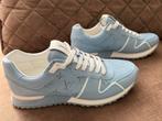 Louis Vuitton Sneakers  Run Away Awson - Maat 44, Kleding | Heren, Schoenen, Blauw, Nieuw, Ophalen of Verzenden, Sneakers of Gympen