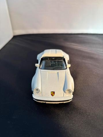 2x porsche en een jaguar modelauto beschikbaar voor biedingen