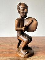 Beeld / sculptuur - zittende Muzikant  - hout - handgesneden, Ophalen of Verzenden
