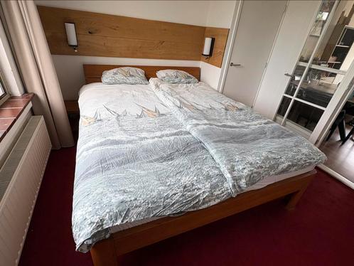 Bed, nachtkastje en bankje te koop, Huis en Inrichting, Slaapkamer | Complete slaapkamers, Zo goed als nieuw, Tweepersoons, Ophalen
