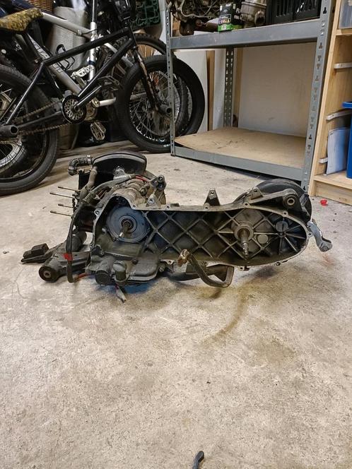 Piaggio 4 takt blok lang carter 2v ( Vespa etc ), Fietsen en Brommers, Brommeronderdelen | Scooters, Gebruikt, Piaggio, Blok, Ophalen