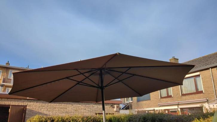 GRATIS Parasol Tuin - taupe - Aluminium Mast + Parasolvoet, Tuin en Terras, Parasols, Zo goed als nieuw, Overige typen, 3 tot 4 meter